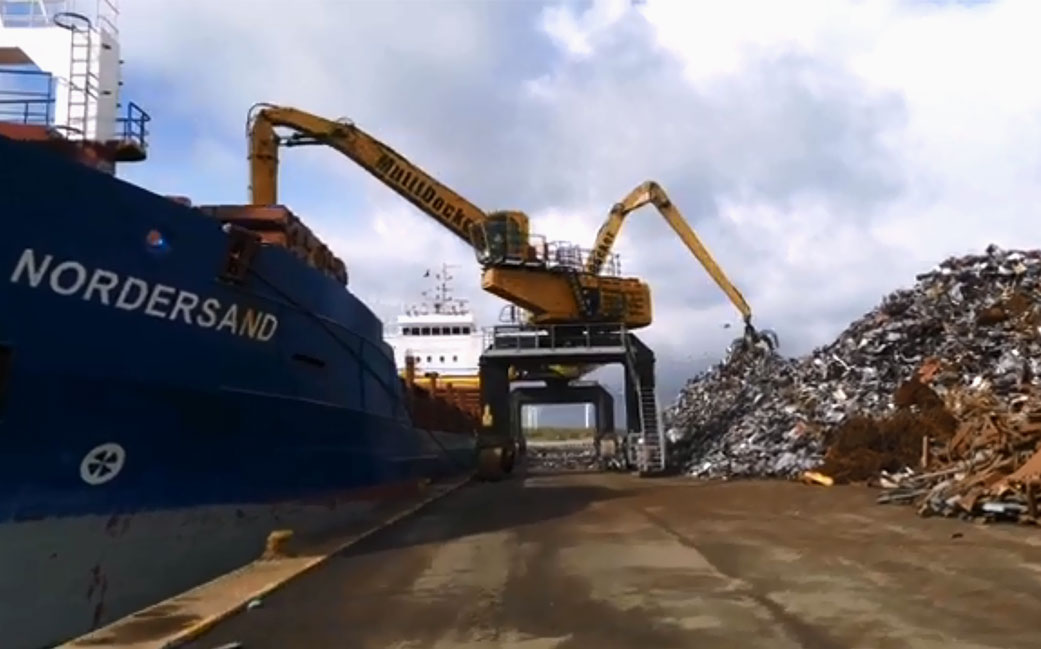 Idag lastar vi 3000 ton skrot.